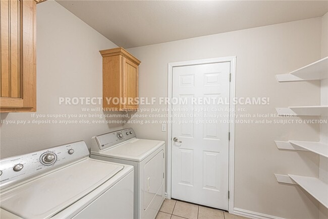 Building Photo - 1674 N Hazeltine Dr