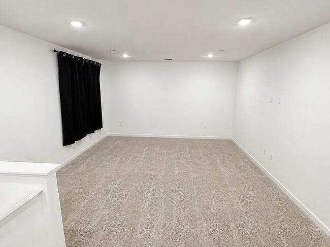 Building Photo - 7018 Blue Bay Ln