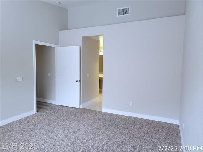 Building Photo - Bright Green Valley Condo in Gated Southpa...