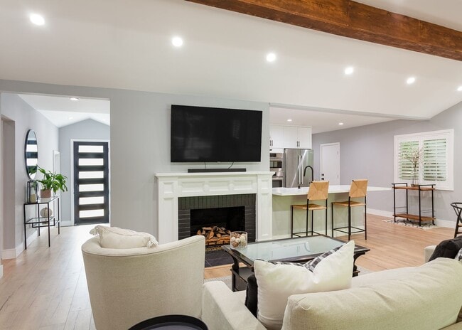 Building Photo - *Unfurnished* Gorgeous 4-Bed Oasis with Po...
