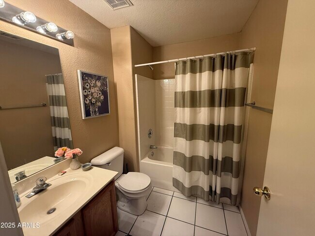 Building Photo - 389 S Cottonwood Dr