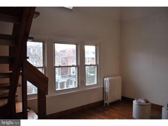 Building Photo - 5027 Pine St