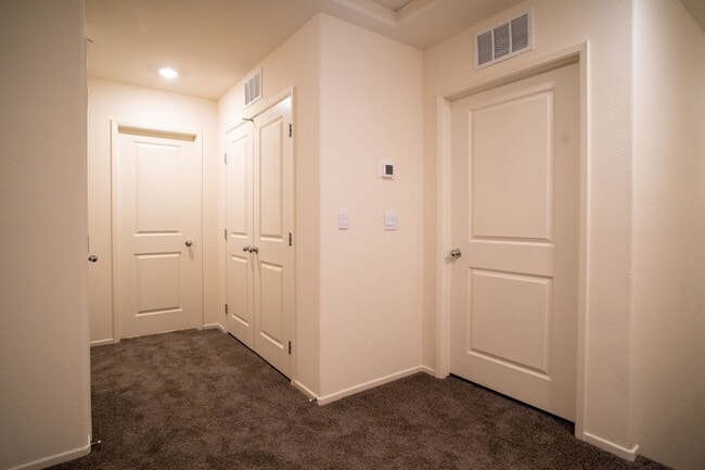 Building Photo - Modern 3-Bedroom, 3-Bathroom Home with Sma...