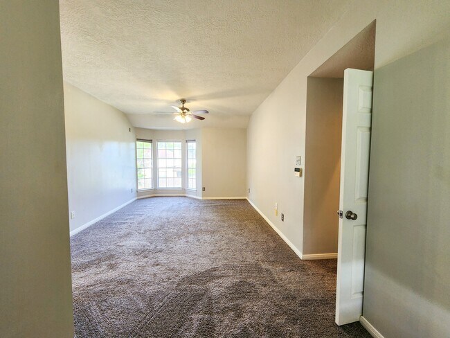 Building Photo - 2412 N Mission Cir