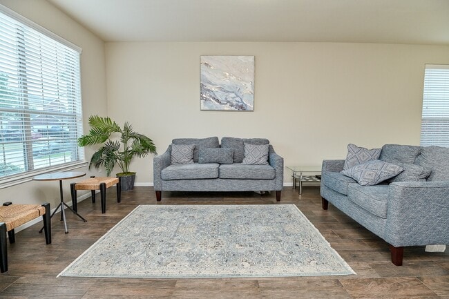 Building Photo - 15406 Key Crest Ln