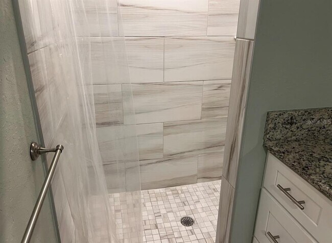 Building Photo - 9438 Fruitland Ave