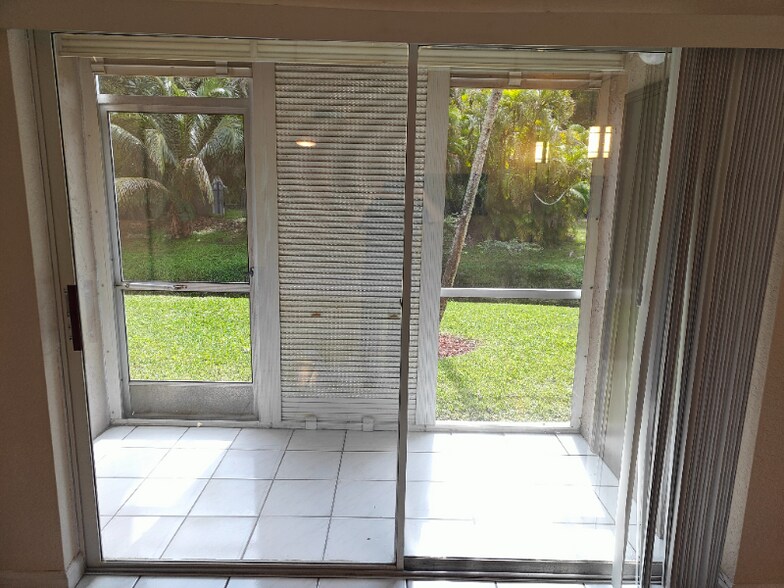 Building Photo - 8750 Royal Palm Blvd