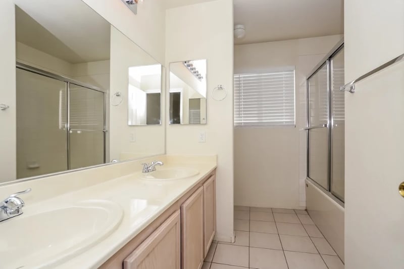 Building Photo - 829 Beefeater Pl
