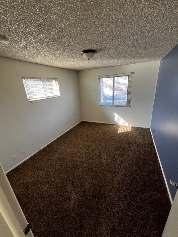 Building Photo - 2070 E Murray Holladay Rd