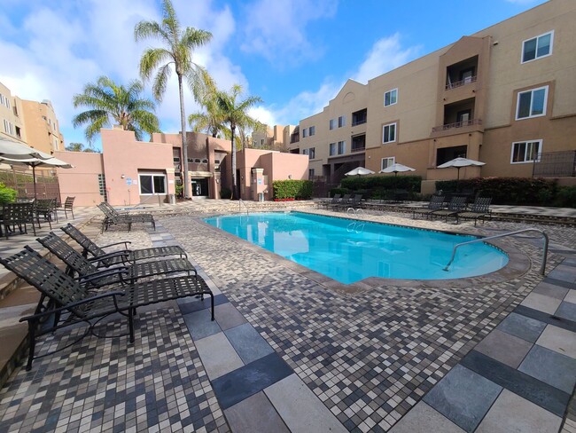 Building Photo - 1 bed 1 bath in UTC with great amenities Pool, hot tub, gym, underground parking.