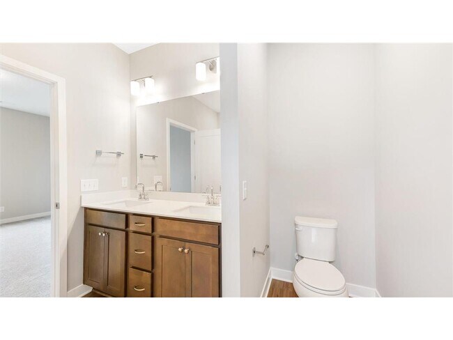 Building Photo - 2149 Westpointe Dr