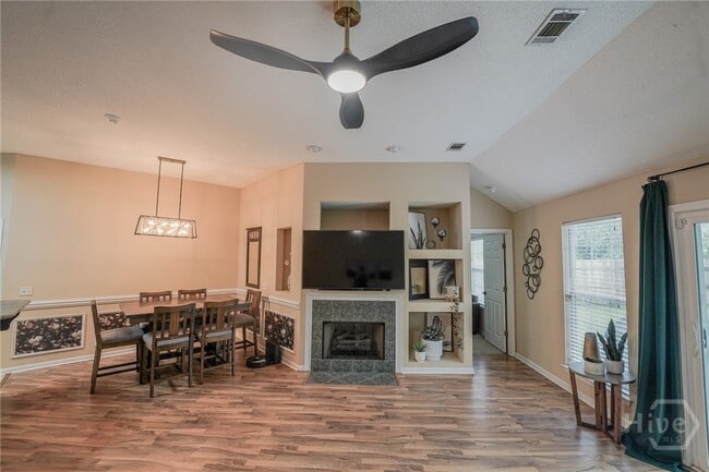 Building Photo - 618 Laurel Hill Cir