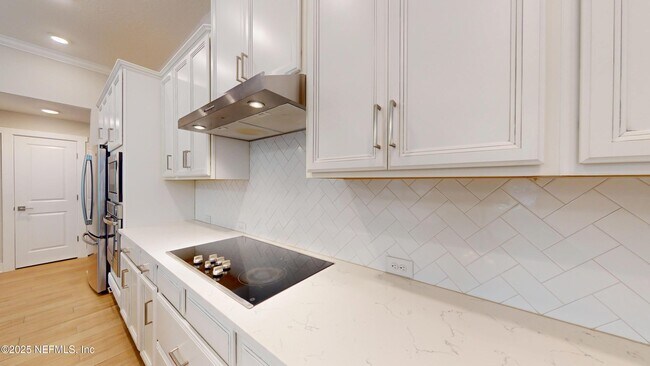 Building Photo - 7430 Beach Walk Place