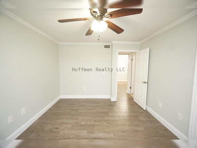 Building Photo - Beautiful 2-Bedroom Condo with Lake Views in Carrollwood