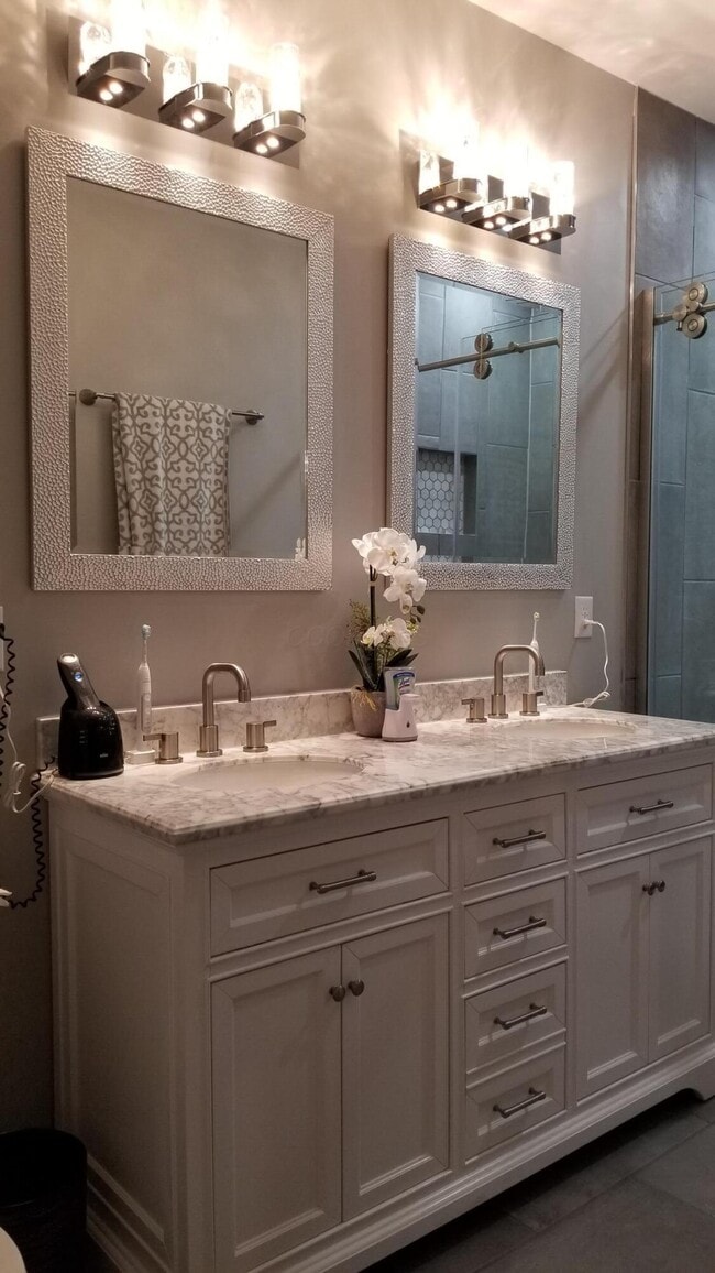 Building Photo - 1340 Oak St