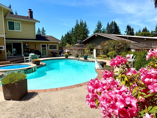 Building Photo - Charming 2 bed, 1 bath Edmonds Apartment H...