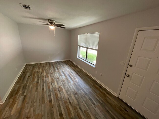 Building Photo - 1311 Plum Cir