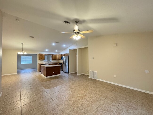 Building Photo - $300 OFF A MONTH OF RENT! Lovely, Spacious 2 Bedroom, 2 Bathroom Home in Sebring!!