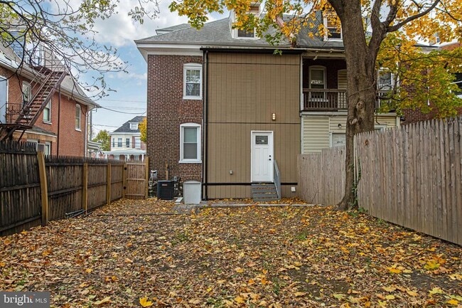 Building Photo - 2417 Washington St