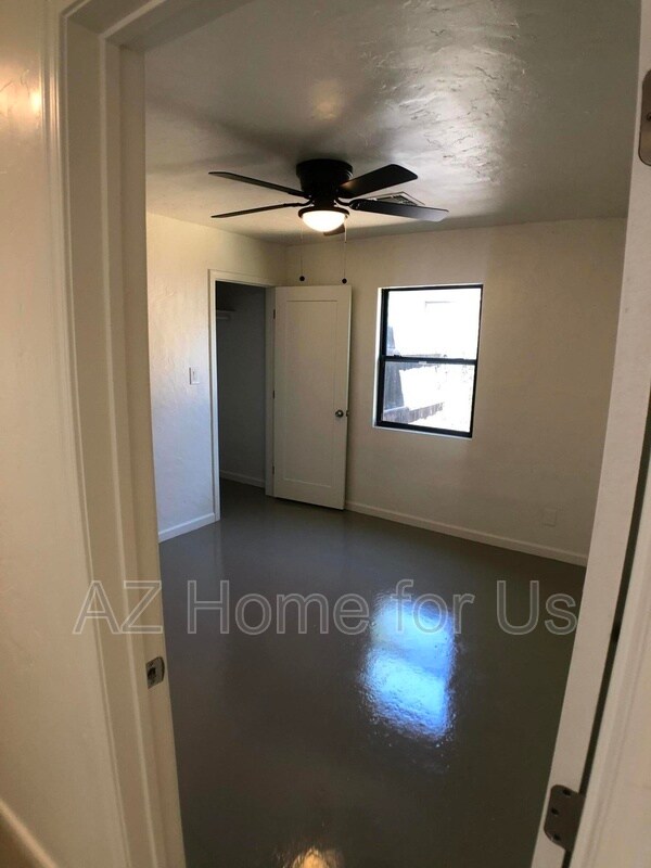 Building Photo - 1440 E Edison St