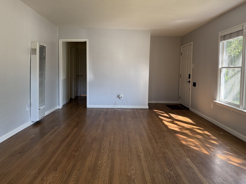 Building Photo - 11527 Albers St