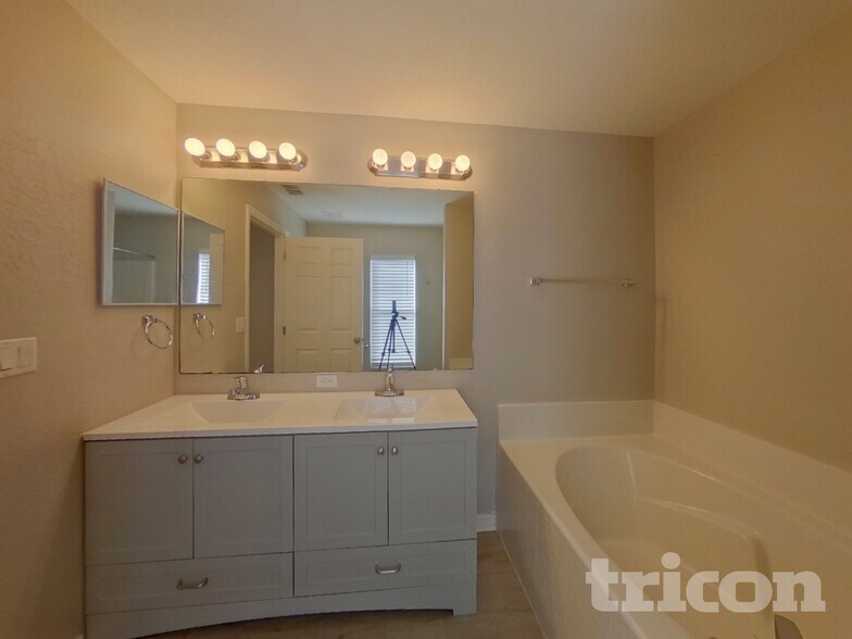 Building Photo - 102 Milton Pl