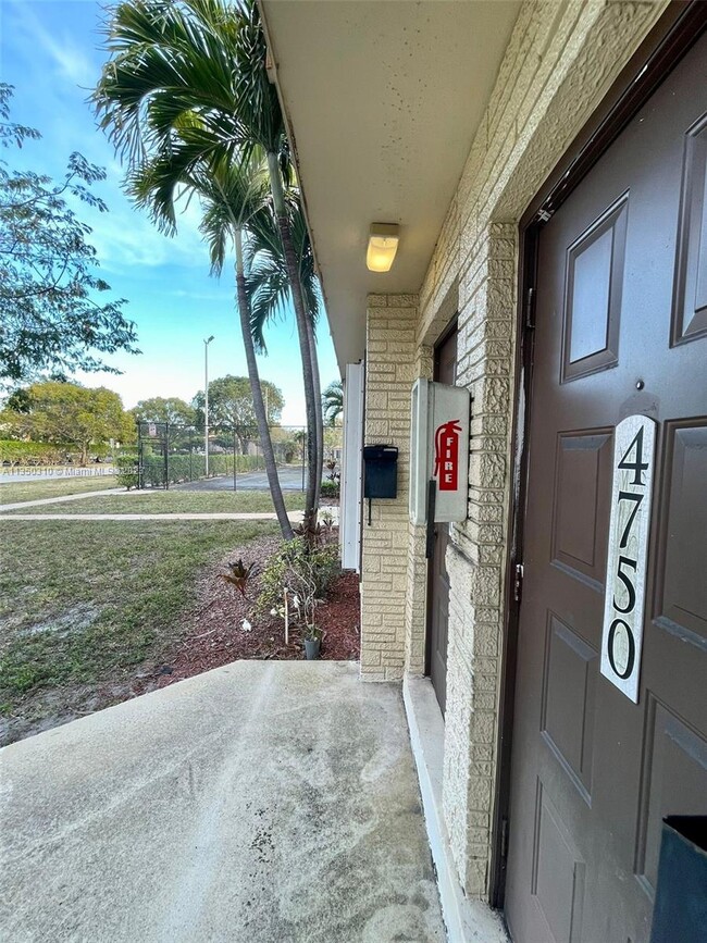 Building Photo - 4750 NW 9th Dr