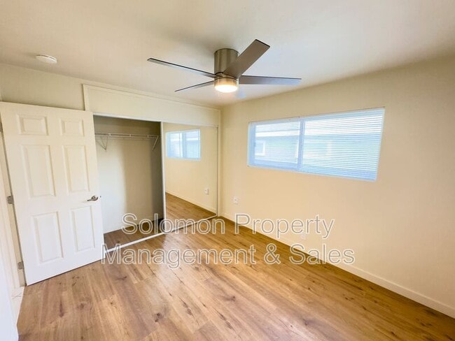 Building Photo - 515 N Ditmar St