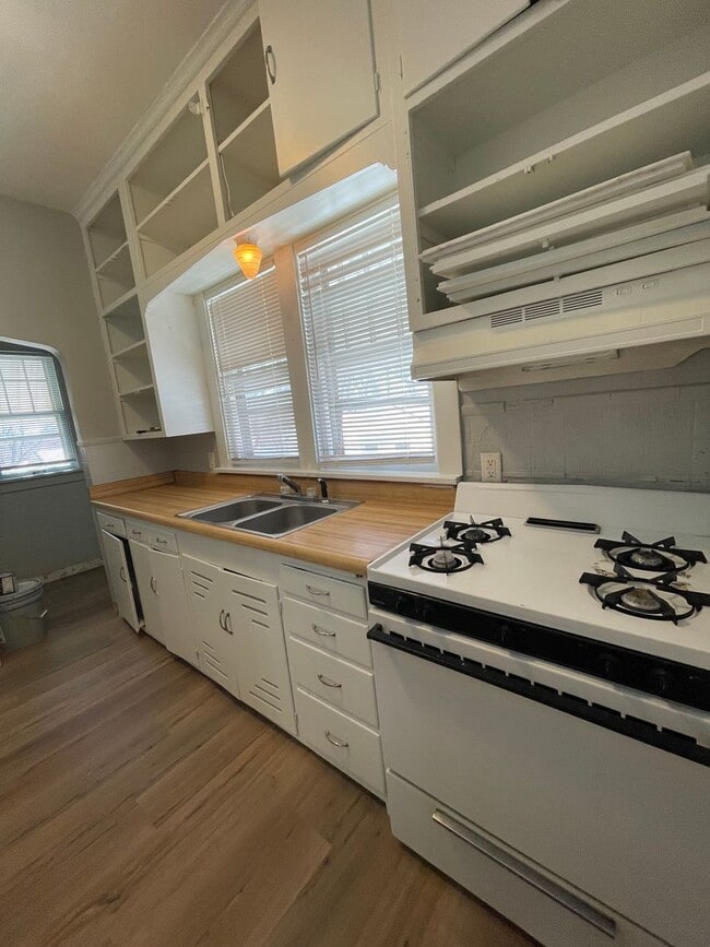Building Photo - 3 Bed 1 Bath House