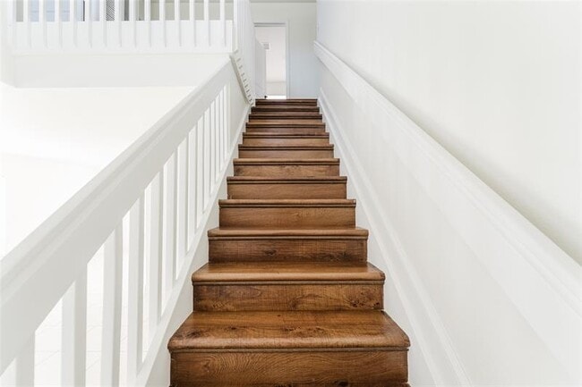 Building Photo - 10646 Lake Oak Way