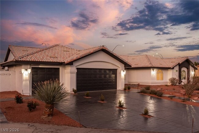 Building Photo - 4785 N Grand Canyon Dr