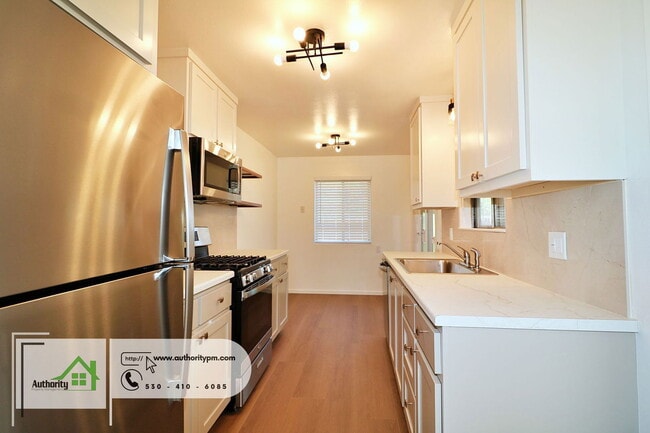 Building Photo - 2042 Neptune Terrace