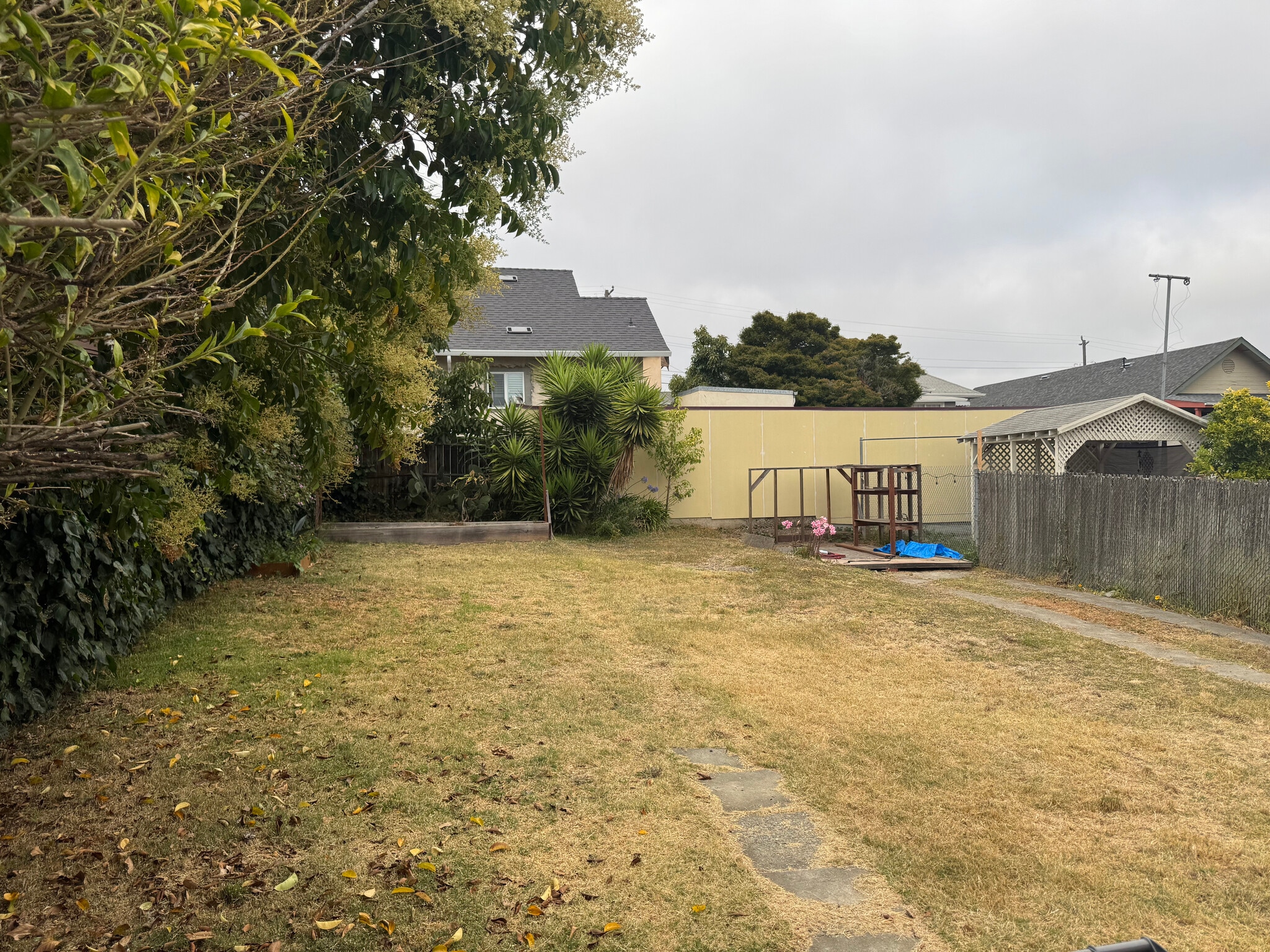 Building Photo - 4056 Santa Rita St