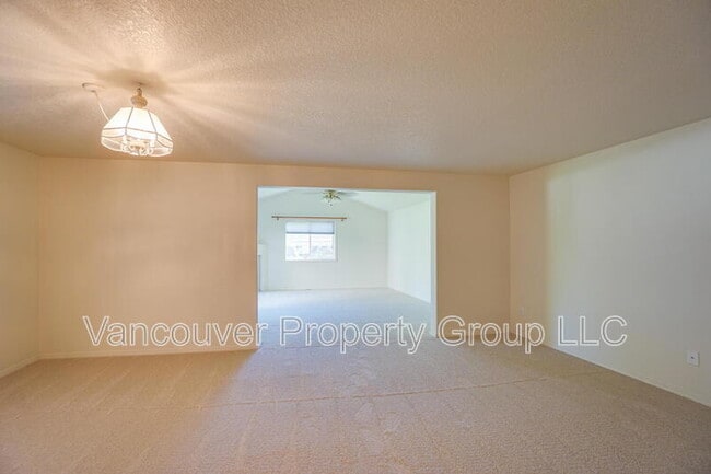 Building Photo - 11715 NE 31st St
