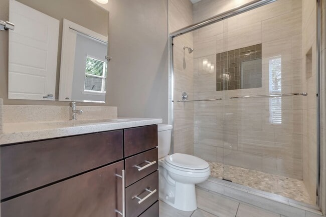 Building Photo - Midtown Tallahassee Townhome