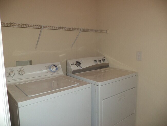 Building Photo - MEADOW POINTE - LONGLEAF