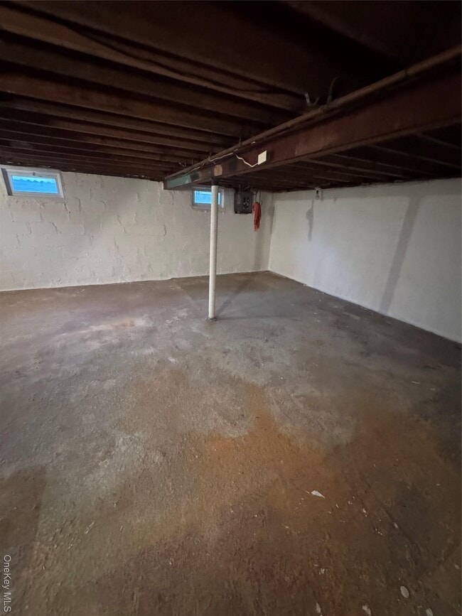 Building Photo - 1 Beachwood Dr