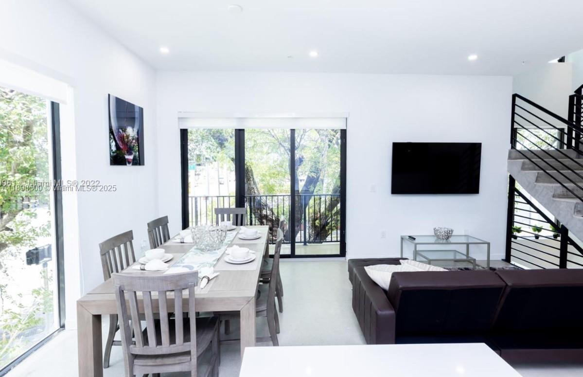 Building Photo - 7107 NE 4th Ct