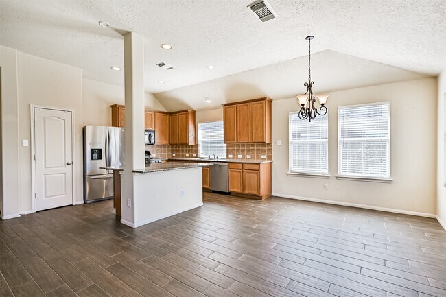 Building Photo - 2006 Plantain Lily Ct