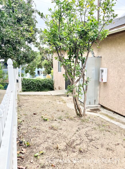 Building Photo - 201 Lake Shore Terrace