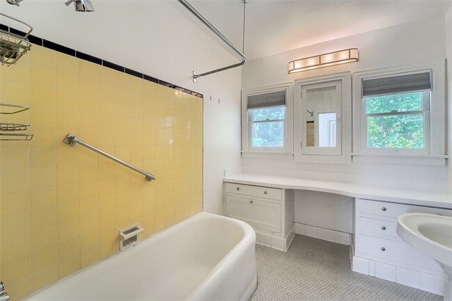 Building Photo - 5924 Graciosa Dr