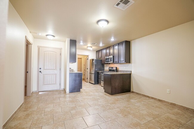 Building Photo - Cozy 3 Bed 2 Bath You've Been Looking For!