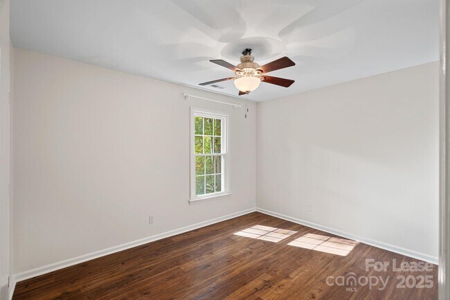 Building Photo - 7117 Kinsmore Ln