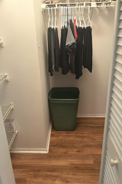 Building Photo - 1431 Thistledown Dr