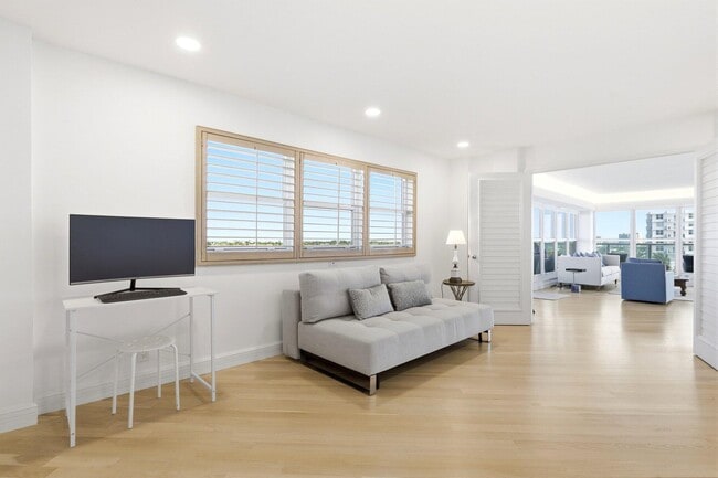 Building Photo - 4605 S Ocean Blvd