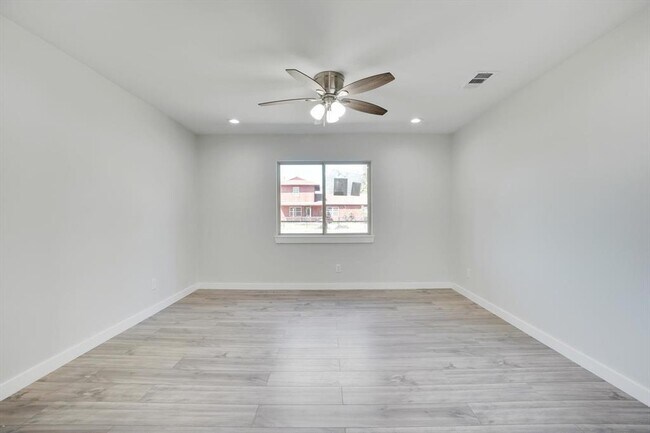 Building Photo - 1032 Hoke Smith Dr