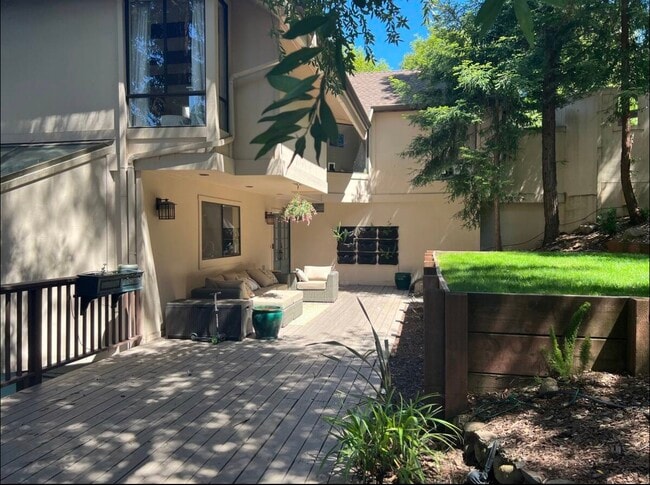 Building Photo - 108 Oakmont Ave