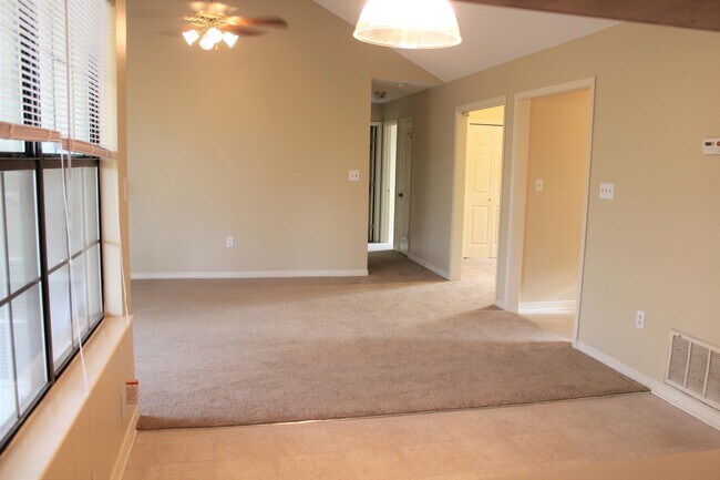 Building Photo - 2138 Edgewood Dr