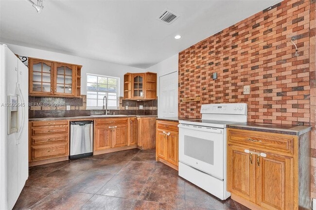 Building Photo - 9750 SW 74th St