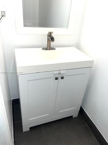 Building Photo - 5505 NW 27th Ct